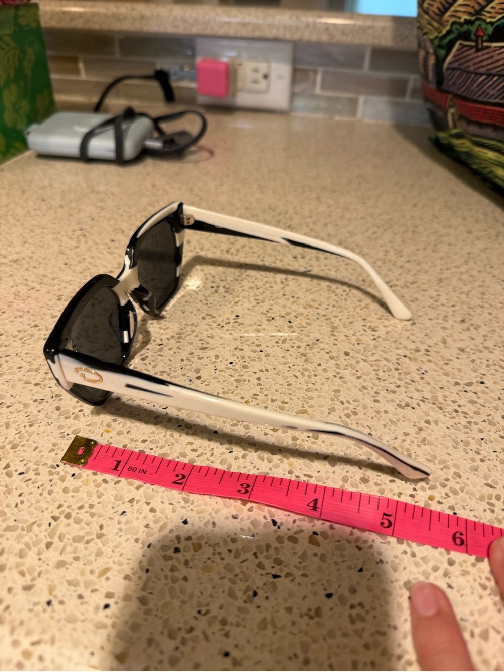 Oscar De La Renta Sunglasses - Picture 6 of 7